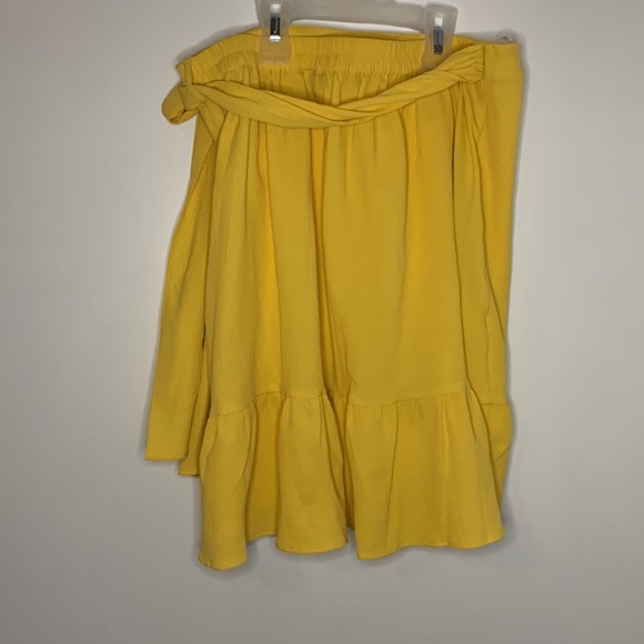 Yellow Wrap skirt - Picture 4 of 5